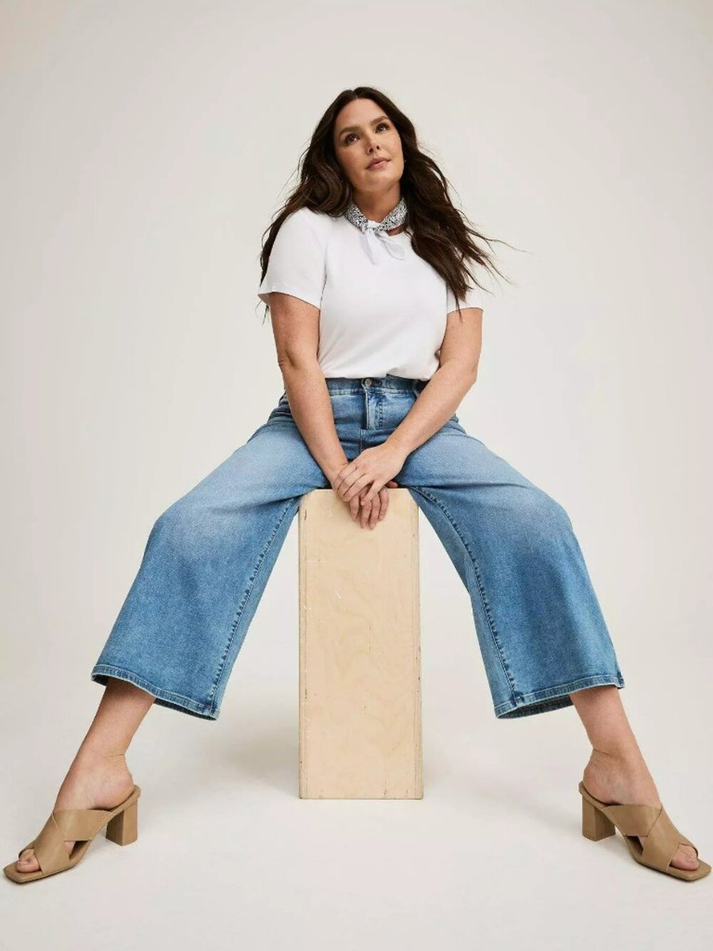 Torrid Bombshell Wide Leg Super Soft Ankle Crop Jeans Size 14